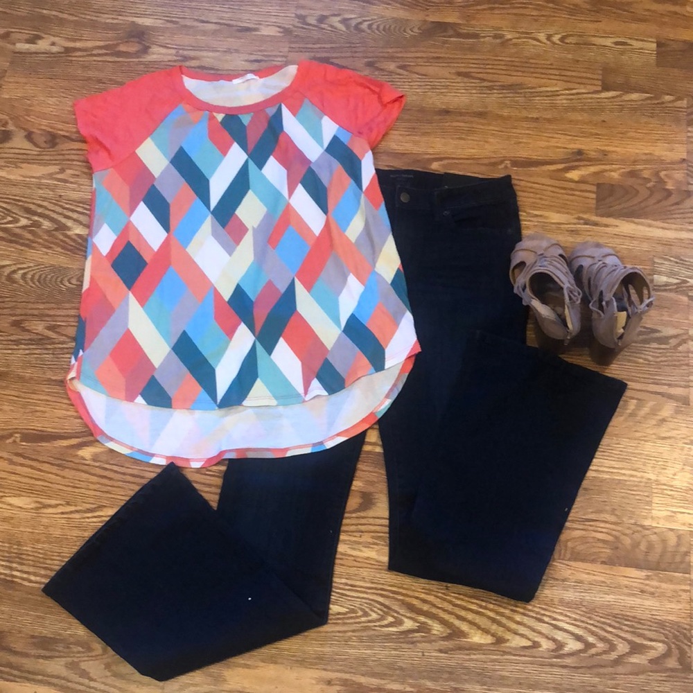 Beautiful addition to your closet! Never worn, boutique label. Size L.